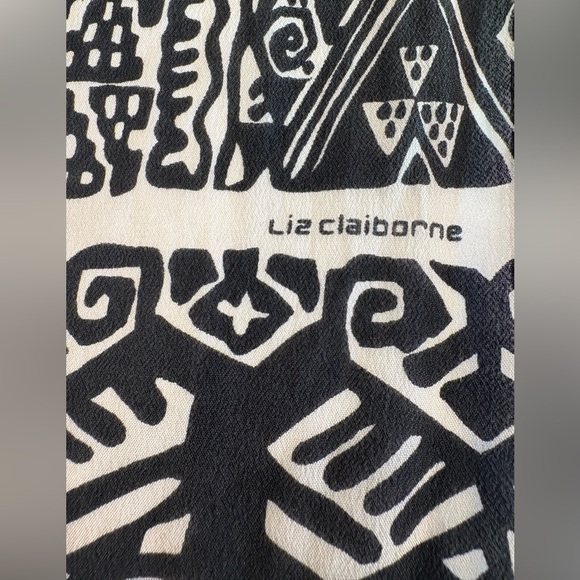 Liz Claiborne Black & White Geometric Scarf - Picture 1 of 6
